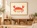 Vrolijke Rode Krab in een houten lijst boven een speelgoedkast in een lichte kinderkamer