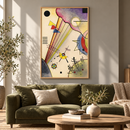 Wassily Kandinsky - Deutliche Verbindung (Clear Connection) (1925) in een woonkamer met een olijfgroene bank en een eiken lijst